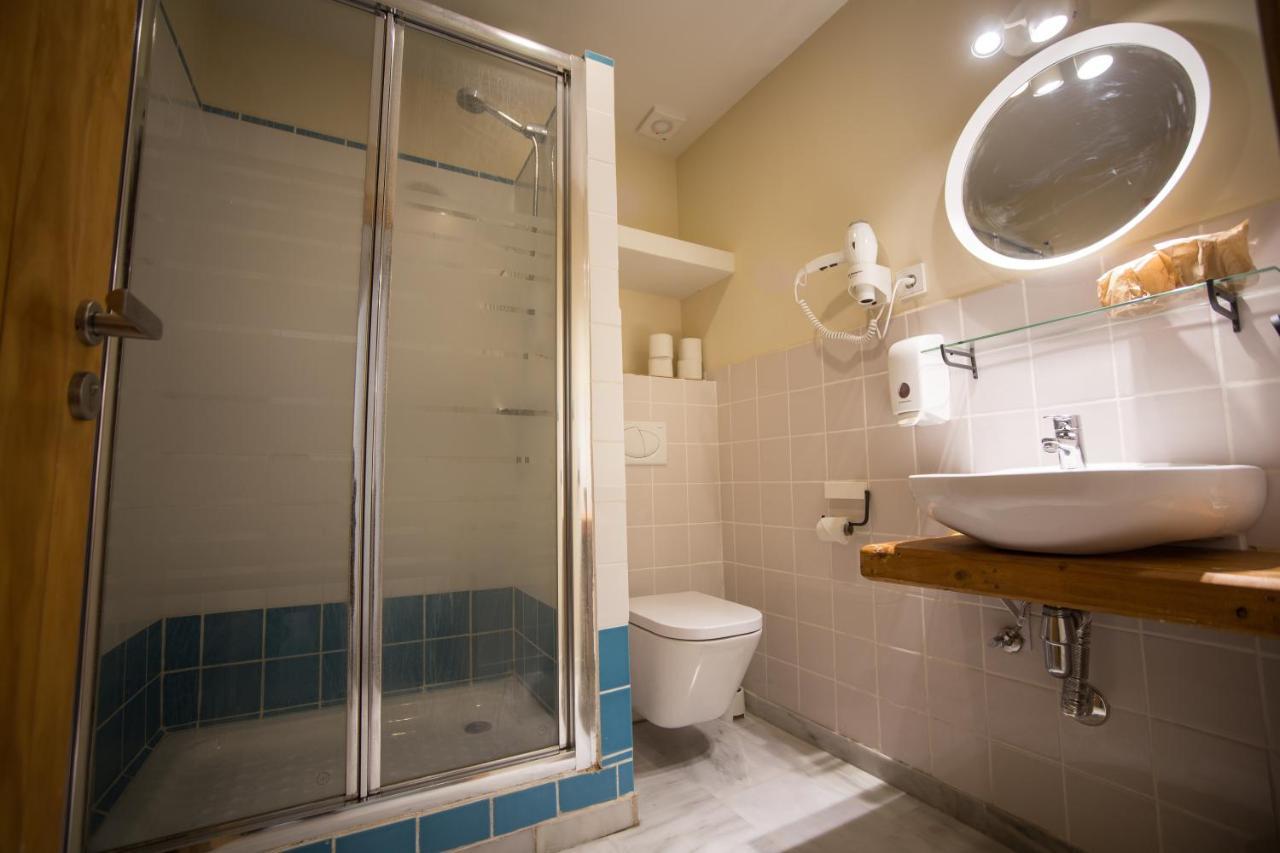 Zweibettzimmer mit Balkon